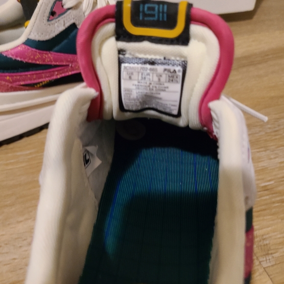 FIILA Sneakers - Picture 6 of 7